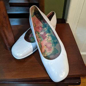 Freelance white leather slip-on wedges size 37